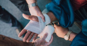 If a client is injured in a showing, who is liable?